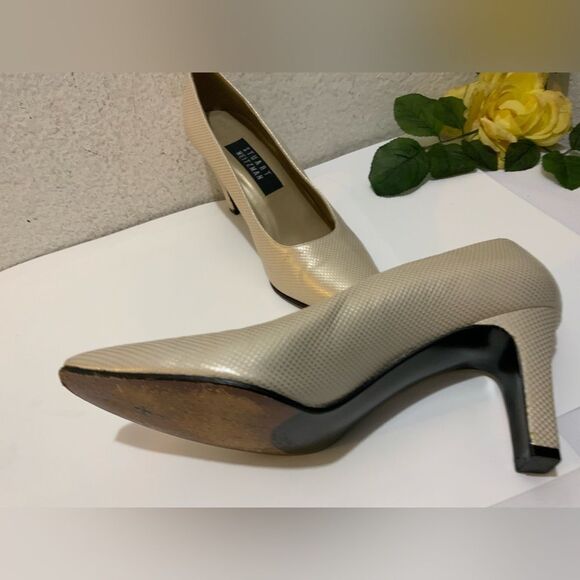Stuart Weitzman Classic Neutral Pump Heel Fashion Work Shoe 8 - Picture 2 of 10